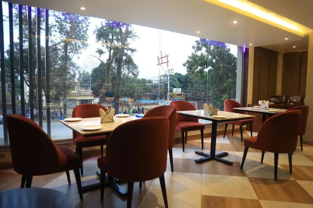 Sapphire Sky Hotel Dehradun Buitenkant foto